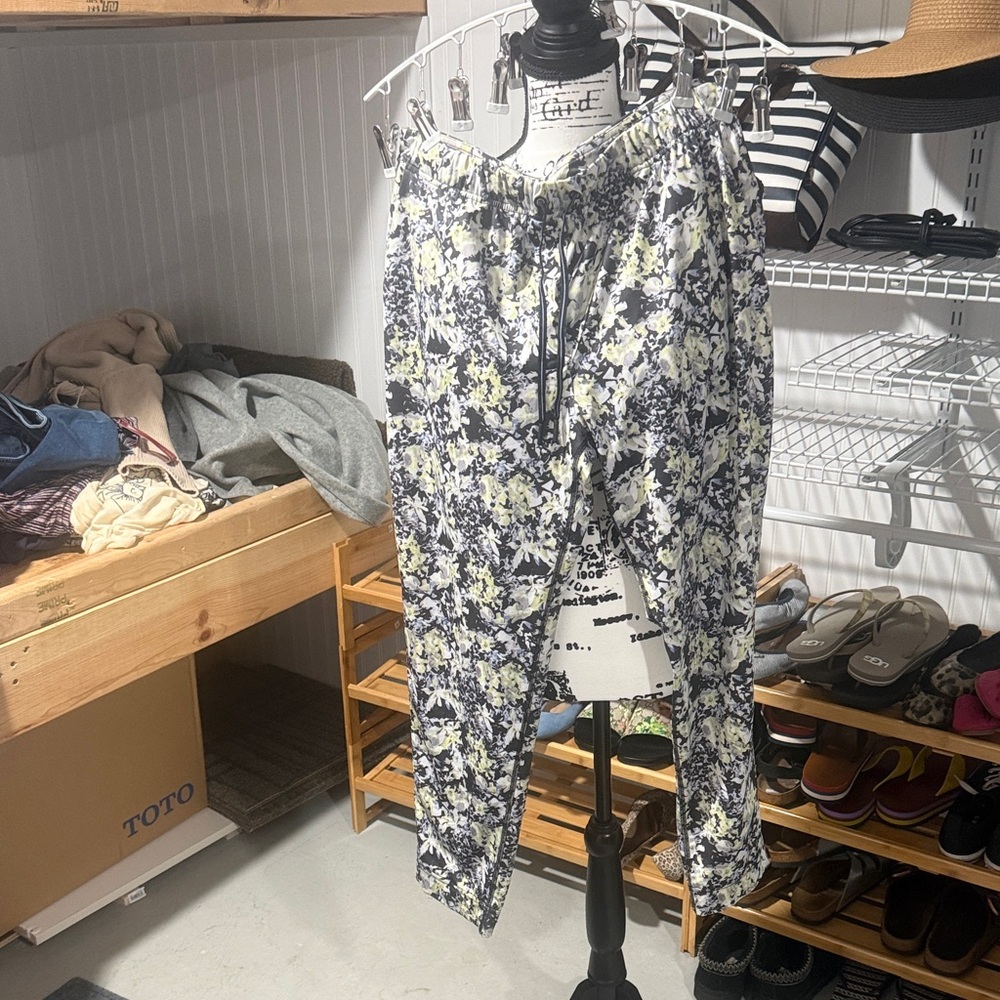 lululemon athletica Floral Drawstring Harem Pants in Yellow & Gray